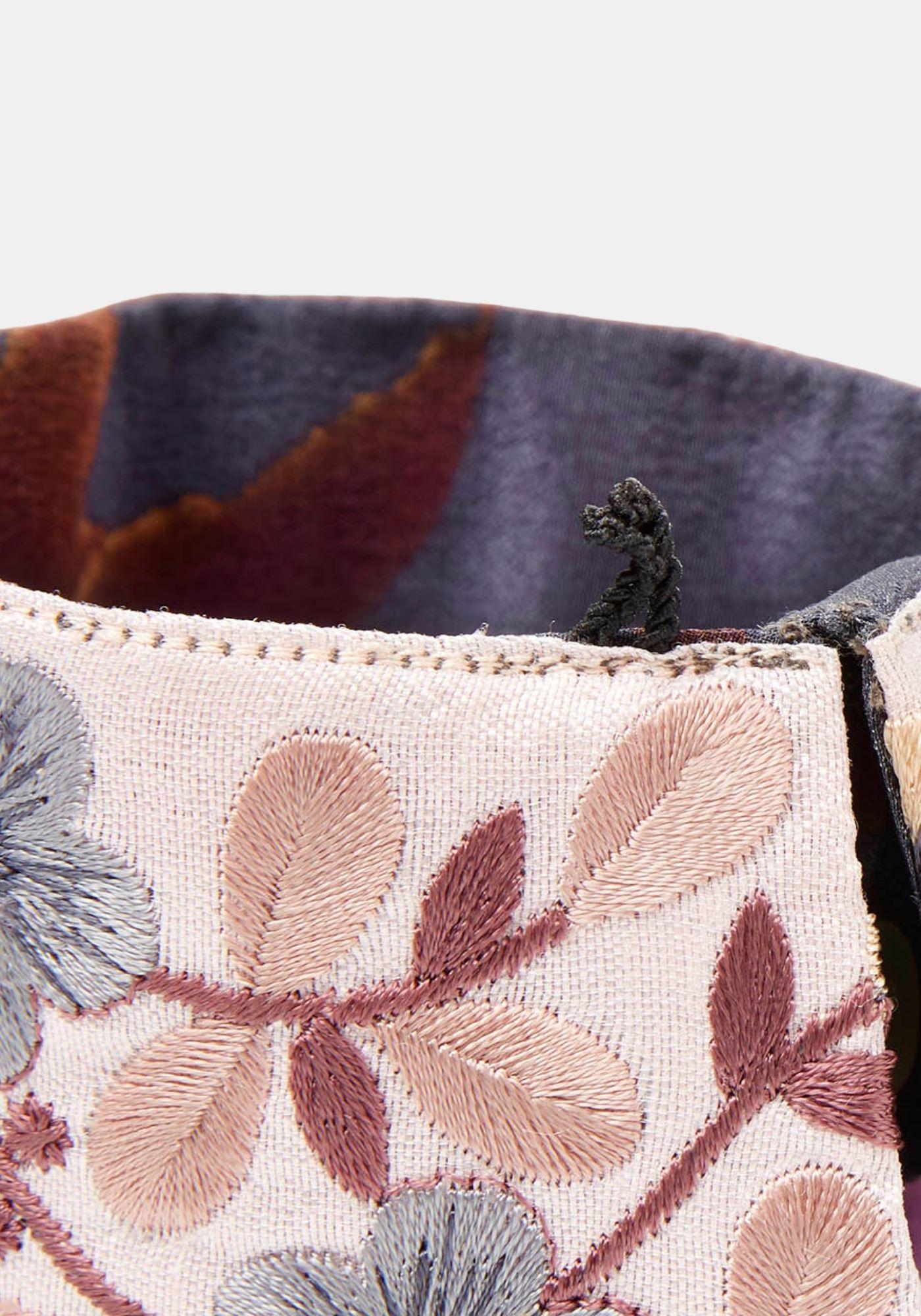 Cuffs Classic Embroidered Lace Flowers - Traces of Me