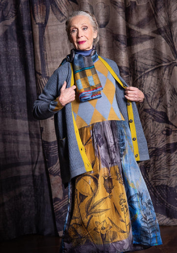 Vestido Poppy Turtle Neck Diversity – multicolor, mezcla de cachemira y seda, vista alternativa | Traces of Me
