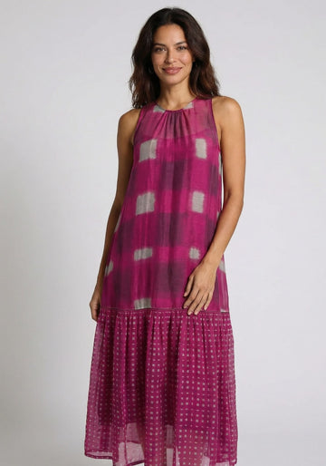Vestido Yabalka Watercolour Checks – Beet Red, mezcla de algodón y seda, vista alternativa | Traces of Me