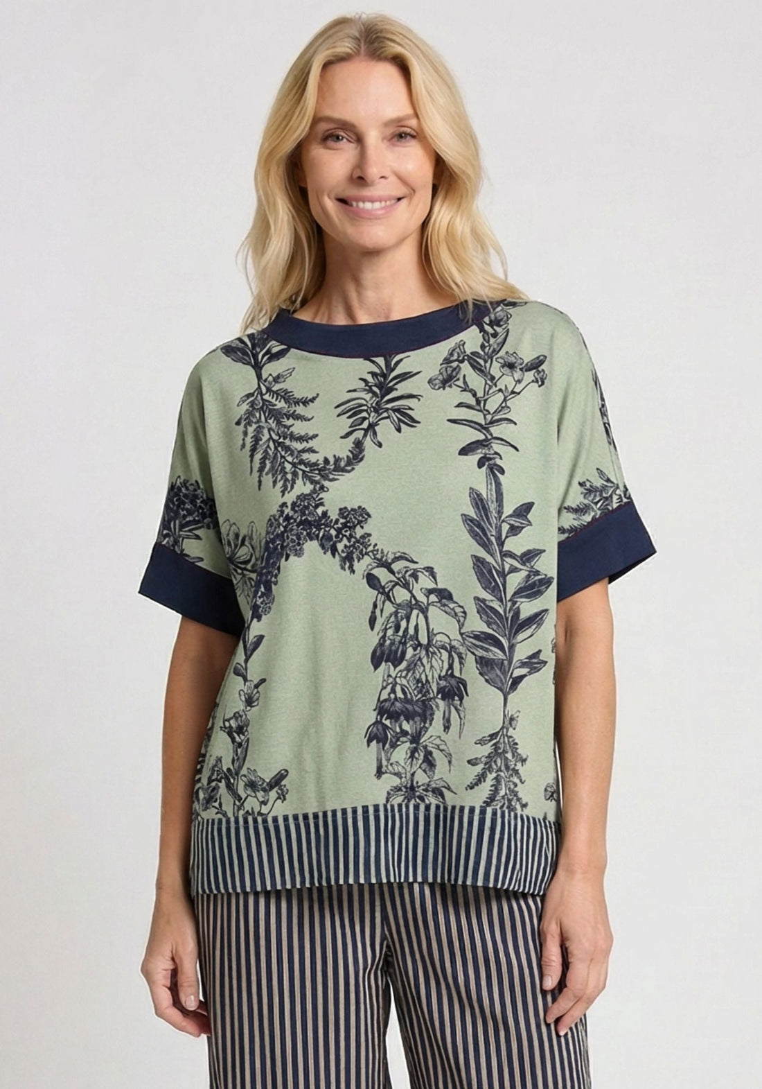 Top Deomali Flowers Crown - Traces of Me