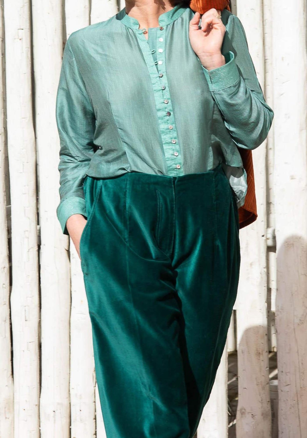 Calças Kate Velvet Mood Tealpool – algodão-viscose blend, vista alternativa | Traces of Me