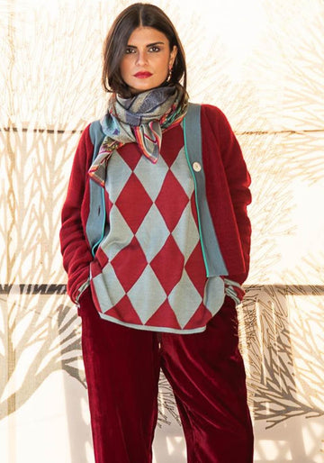 Calças Still Velvet Mood – Cherry, seda-viscose blend, vista alternativa | Traces of Me