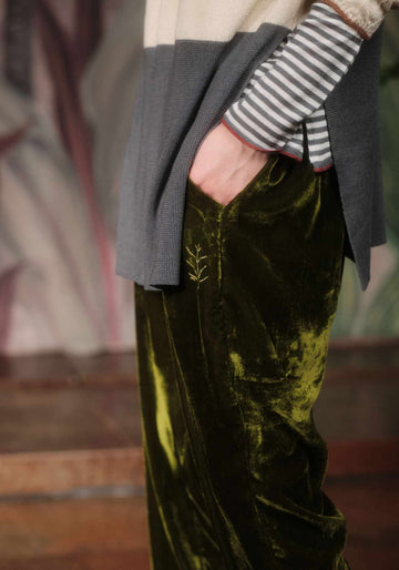 Trousers Still Velvet Mood – Leaf, silk-viscose blend, alternate view | Traces of Me