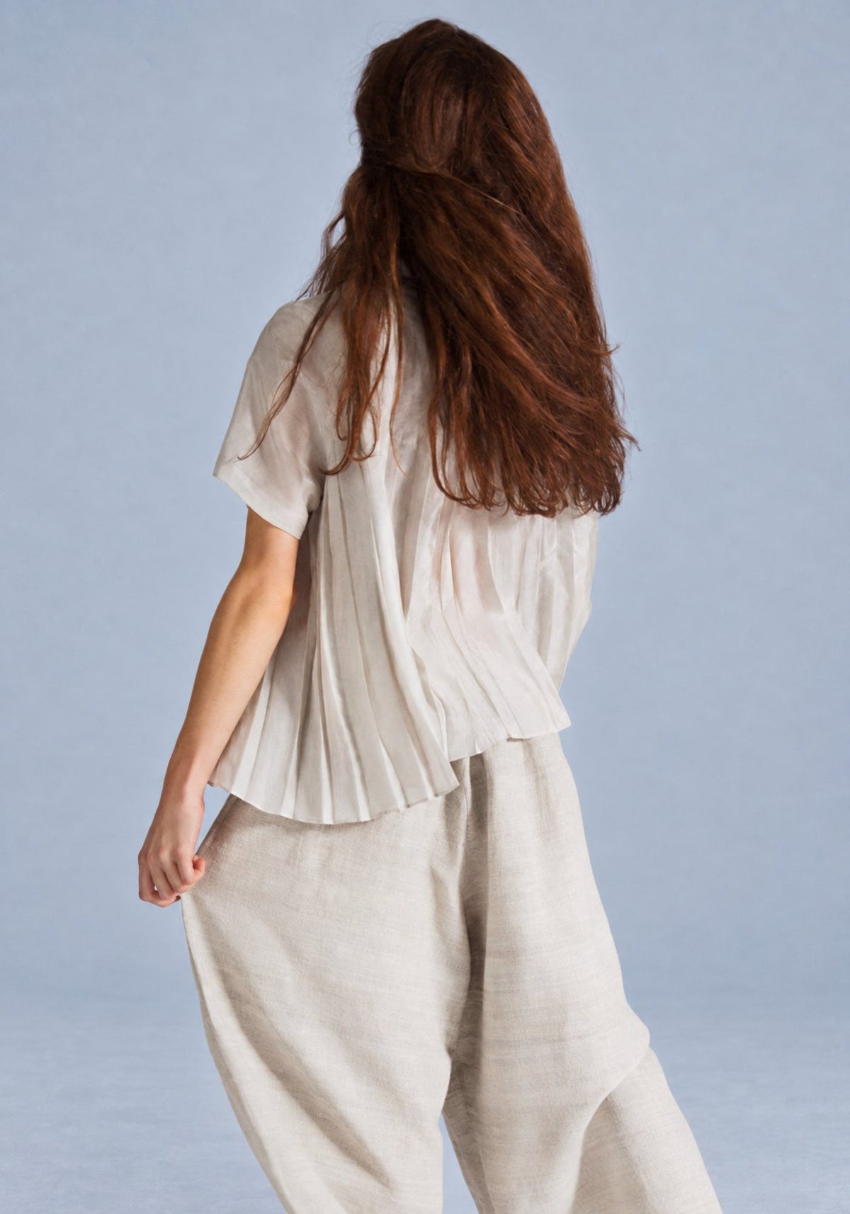 Pantalones Ulisses Silver Birch – imagen editorial
