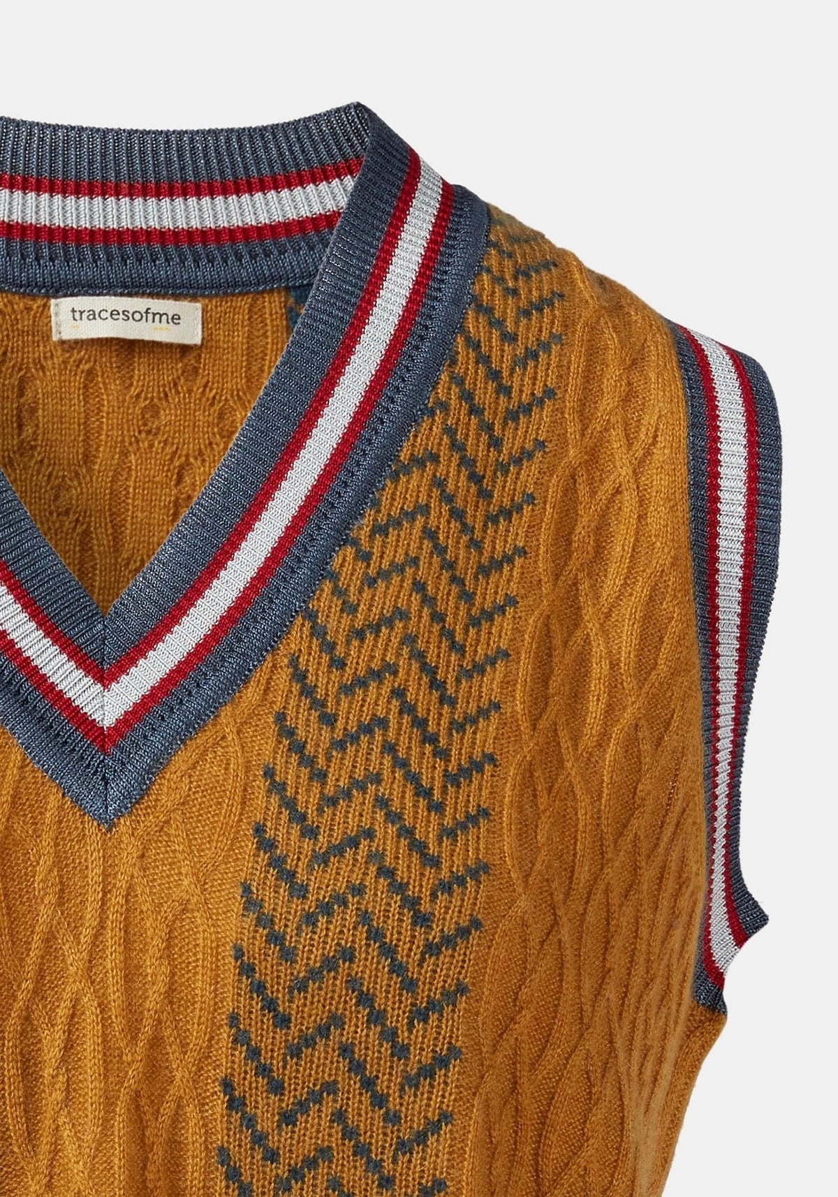Colete Tender Jacquard Cable Amber – Amber / Navy, caxemira blend, vista alternativa | Traces of Me